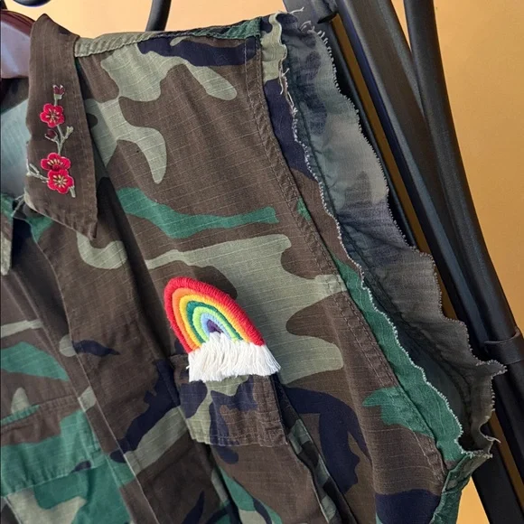 VIN•TAGÉ Custom Camo Vest - Picture 7 of 17